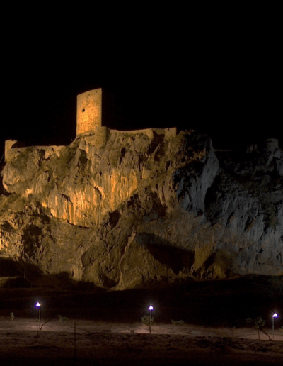 Vista nocturna del castillo